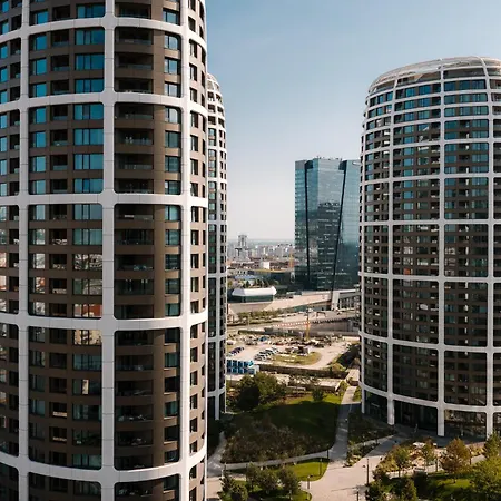 Lägenhet Cozy And Sunny With Free Parking Sky Park Bratislava