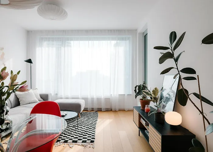 Cozy And Sunny With Free Parking Sky Park