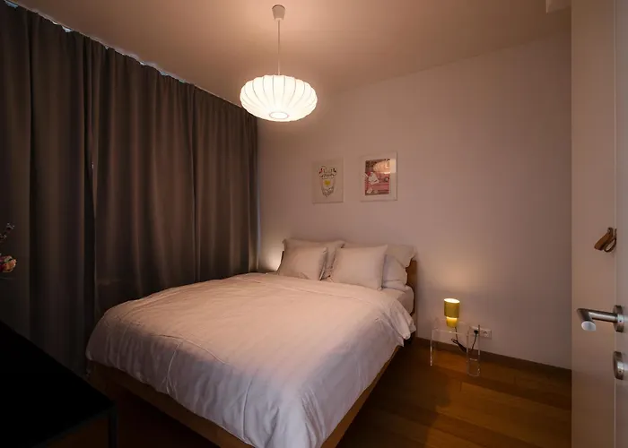 Cozy And Sunny With Free Parking Sky Park Apartament
