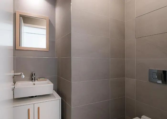 Cozy And Sunny With Free Parking Sky Park * ブラチスラヴァ