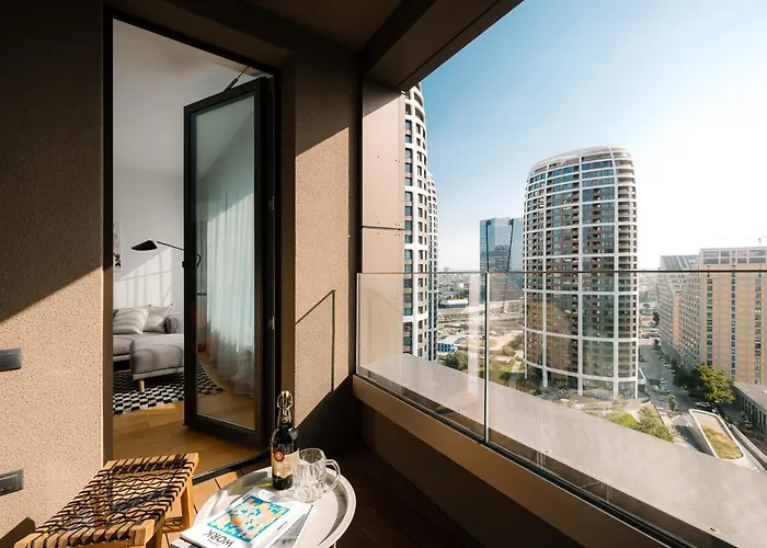 Cozy And Sunny With Free Parking Sky Park