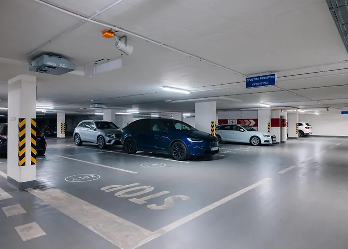 Cozy And Sunny With Free Parking Sky Park * ブラチスラヴァ