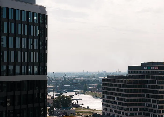 Cozy And Sunny With Free Parking Sky Park Apartament