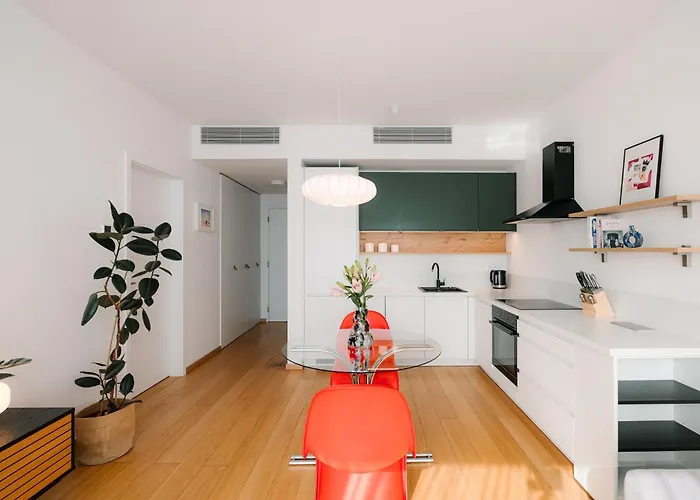 Apartmán Cozy And Sunny With Free Parking Sky Park Bratislava
